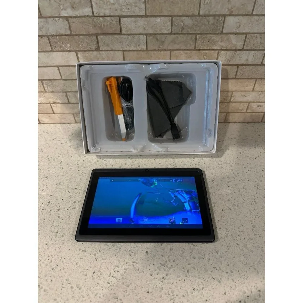 Android 4.4.2, GS705B Model tablet‎